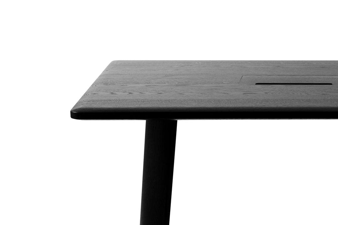 Alle Media Conference Table 7