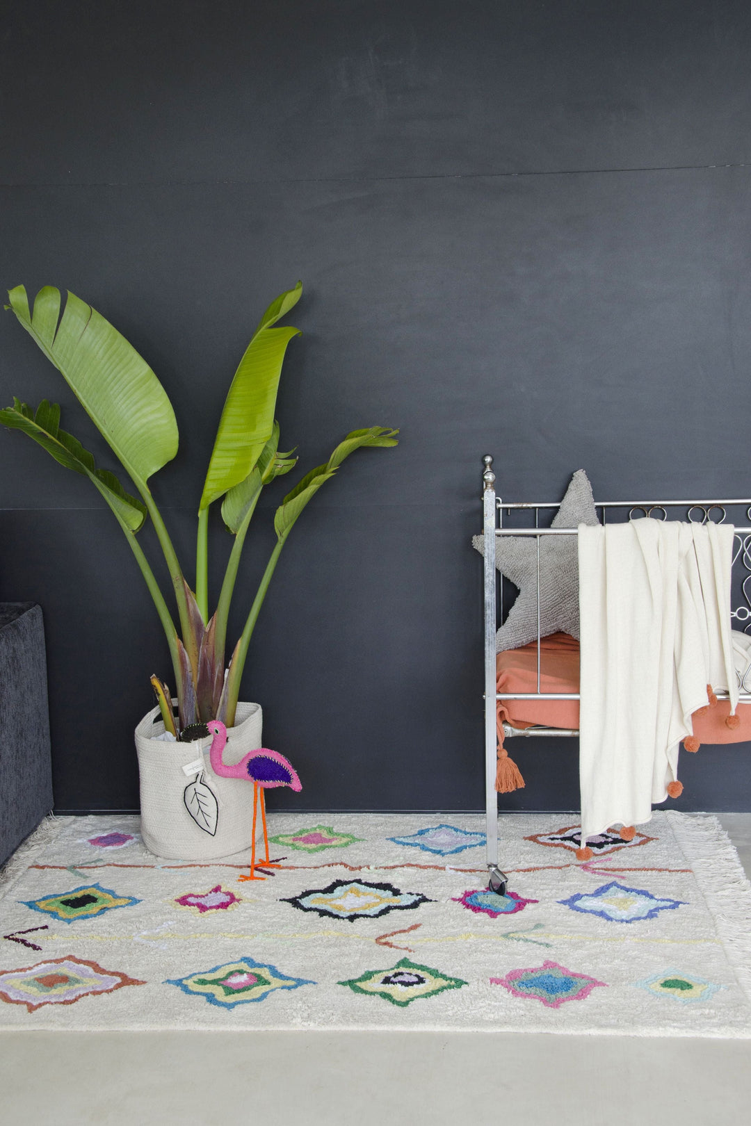 Leaf Basket in Natural design by Lorena Canals