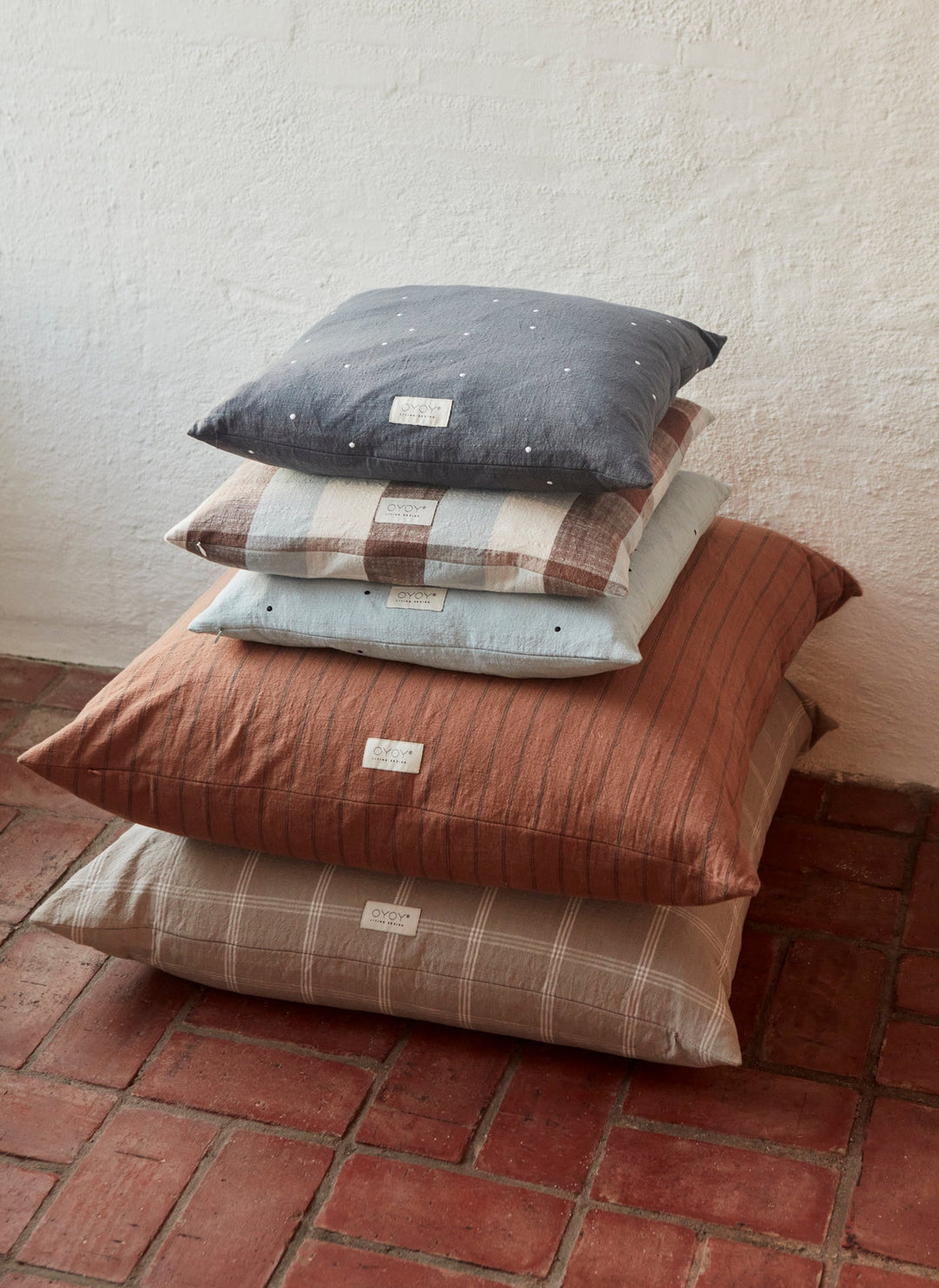 Kyoto Dot Cushion Square Anthracite By Oyoy L300285 2
