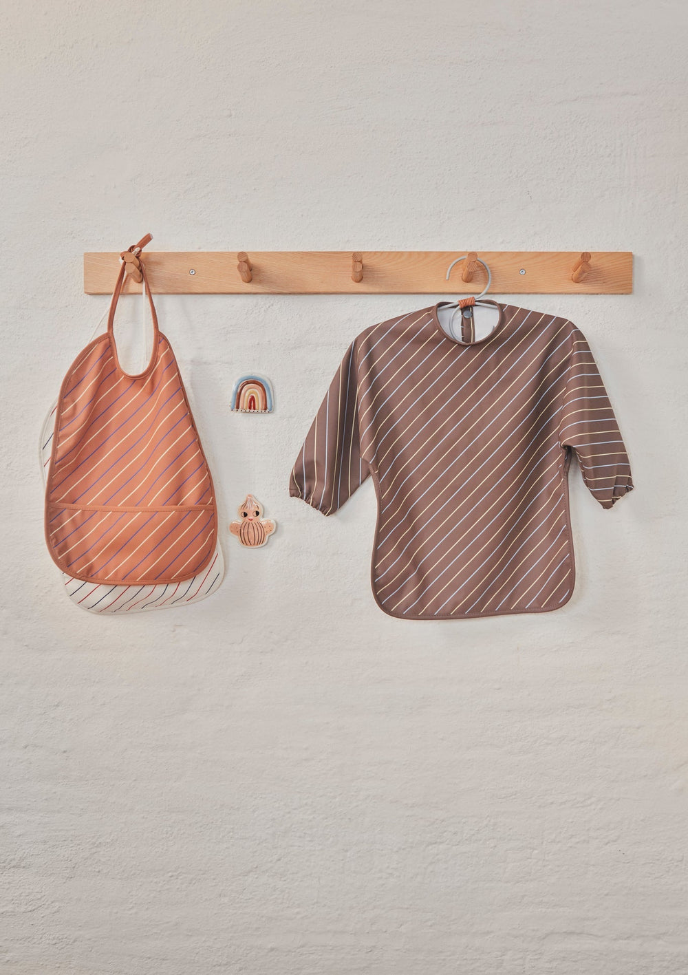 Bib Striped Pack Of 2 Mellow Caramel By Oyoy M107166 3