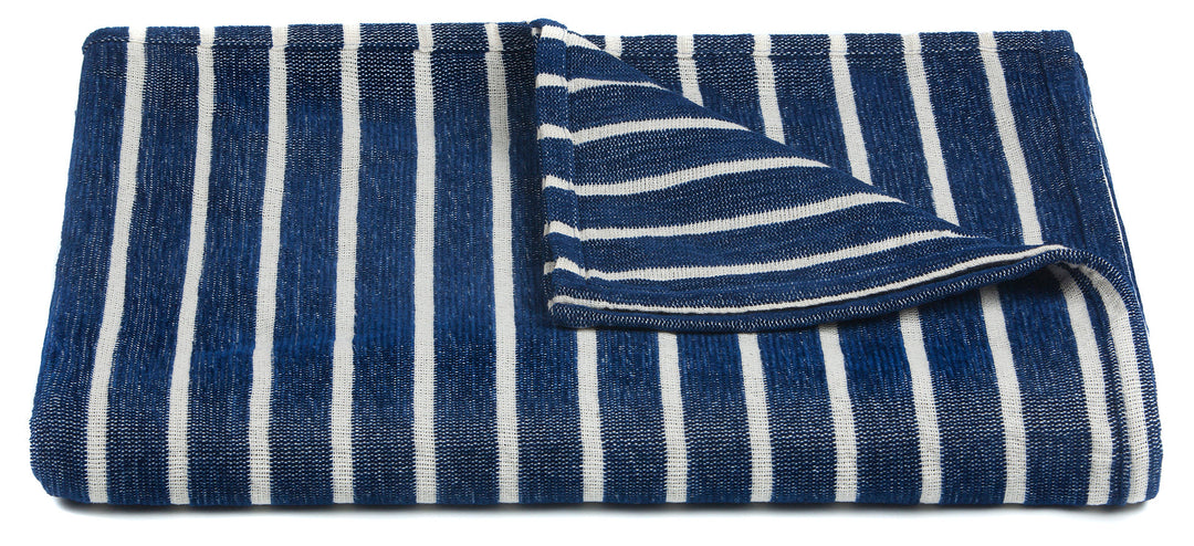 Aria Handcrafted Polyester Throw Chandra Rugs Th Ari51600 1