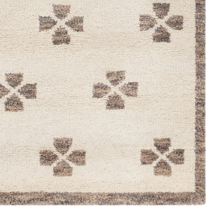 Lizzie Hand Knotted Contemporary Liz 57200 Rug Chandra Rugs 2